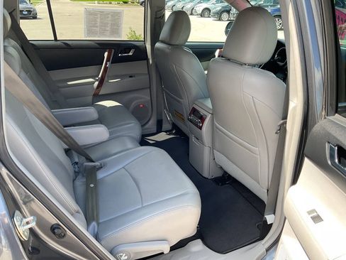 Used 2013 Toyota Highlander Limited AWD/4WD image 42