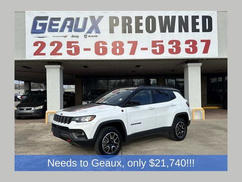 Used 2024 Jeep Compass Trailhawk image 1