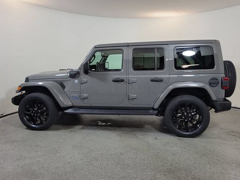 Used 2021 Jeep Wrangler Unlimited Sahara AWD/4WD image 4