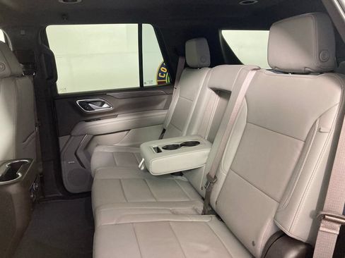 Used 2022 Chevrolet Tahoe Z71 w/ Luxury Package AWD/4WD image 19