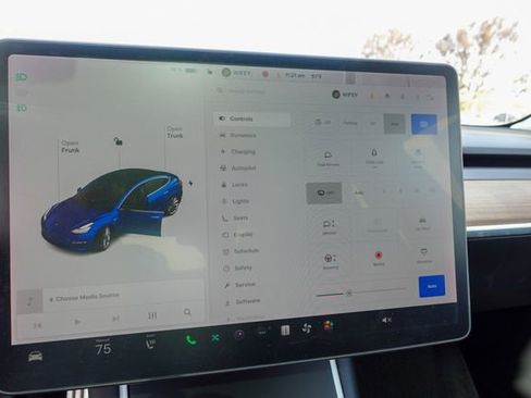 Used 2019 Tesla Model 3 Performance image 15
