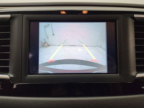 Used 2021 Chrysler Voyager L image 24