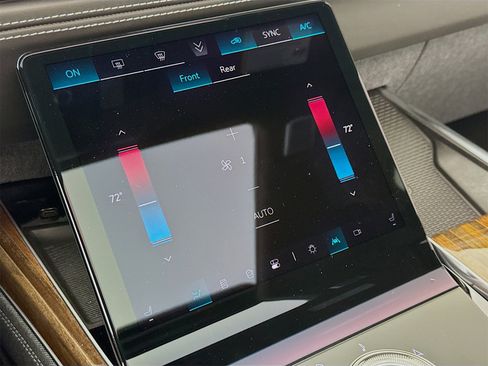 Used 2026 Cadillac Escalade Platinum Sport w/ LPO, ONYX Package image 17