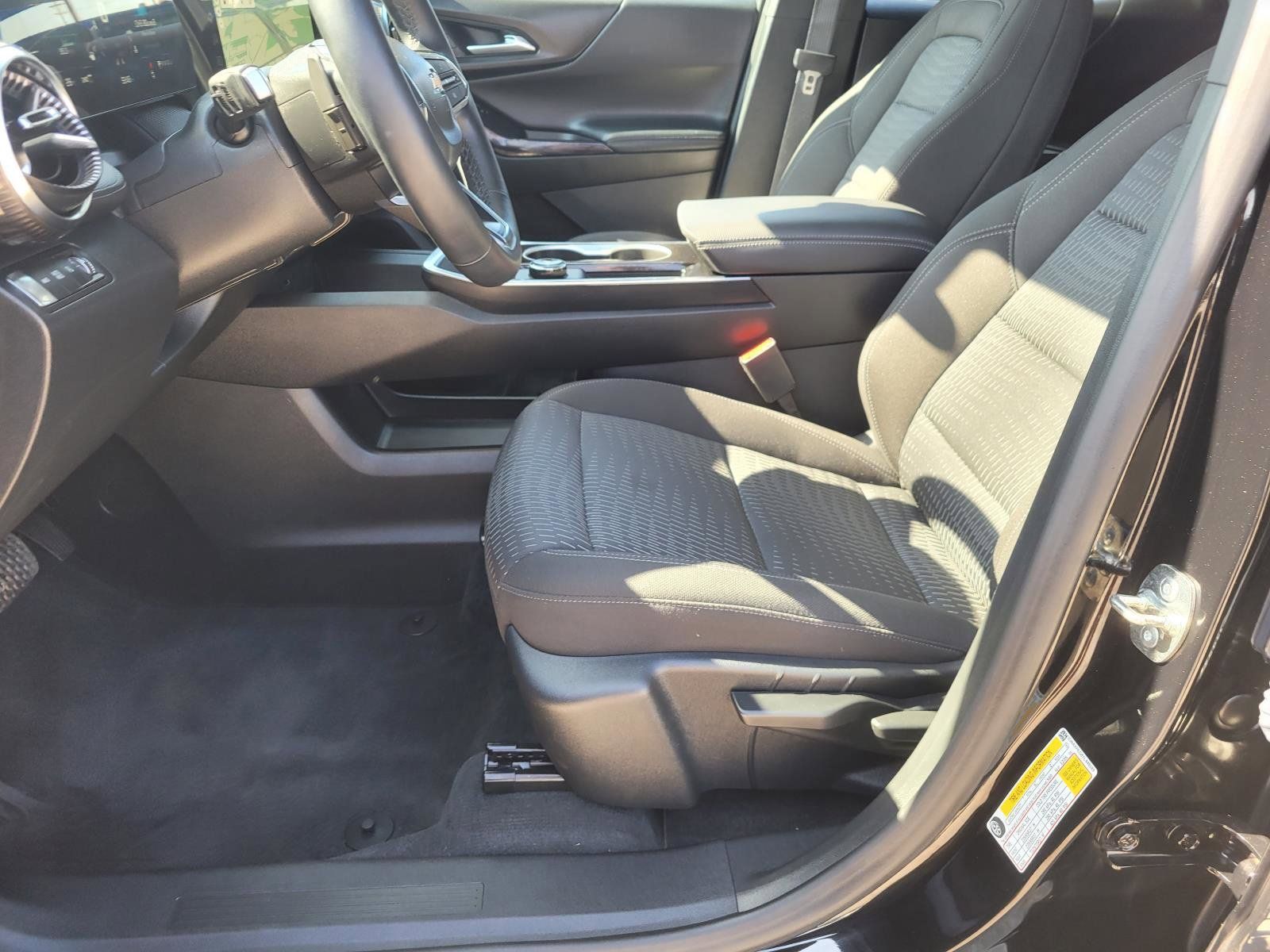 Used 2026 Chevrolet Equinox LT AWD/4WD image 16