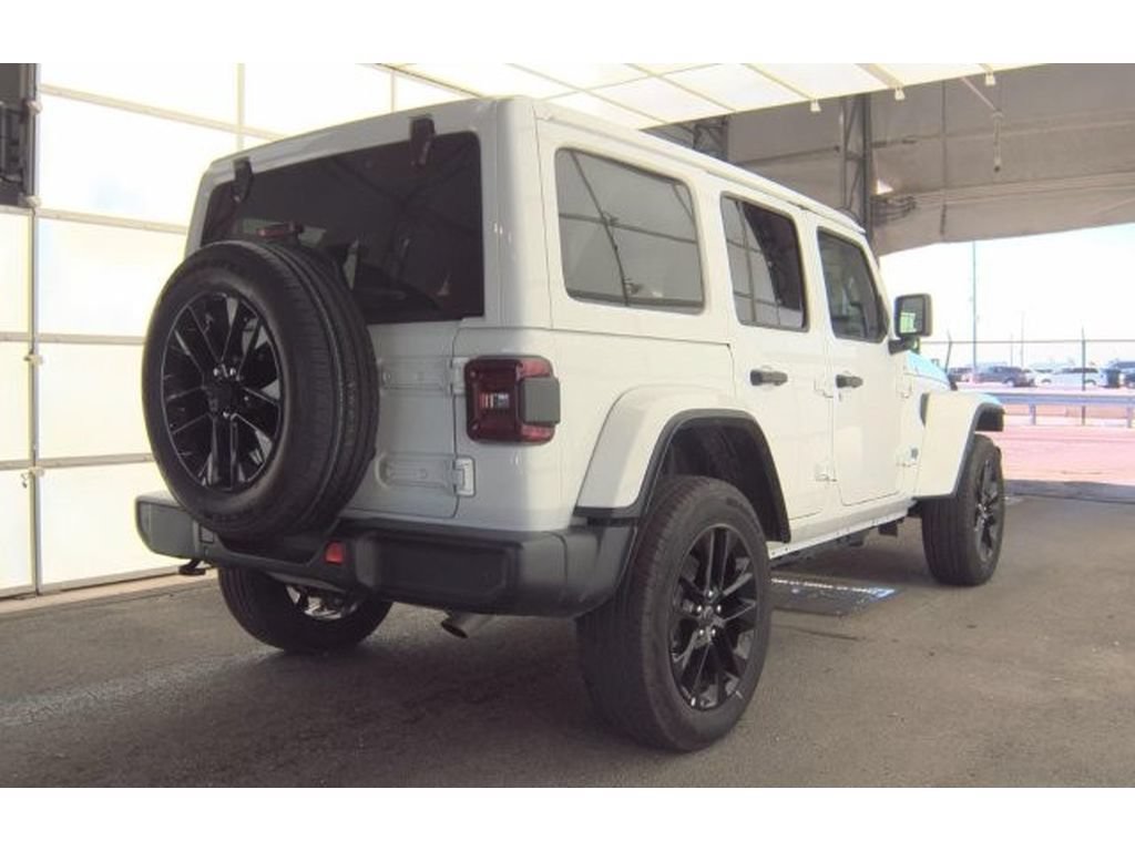Used 2025 Jeep Wrangler Unlimited Sahara w/ Safety Group AWD/4WD image 3