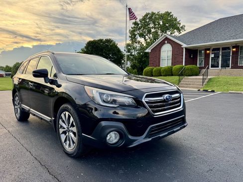 Used 2018 Subaru Outback 3.6R Touring w/ Popular Package #3 image 8