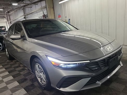 Used 2024 Hyundai Elantra SE FWD image 4