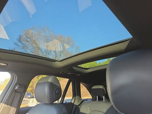 Used 2018 Mercedes-Benz GLC 300 4MATIC image 24