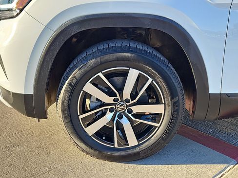 Certified 2022 Volkswagen Atlas SE image 5