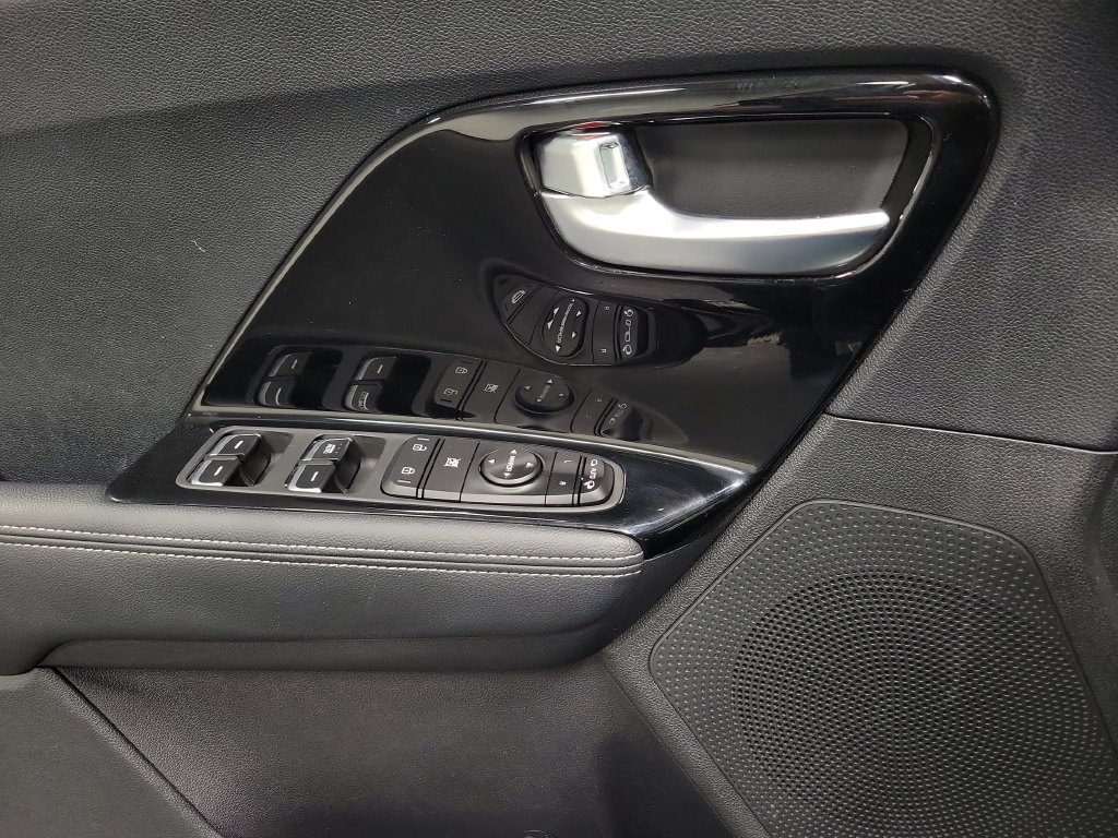 Used 2021 Kia Niro Touring FWD image 30