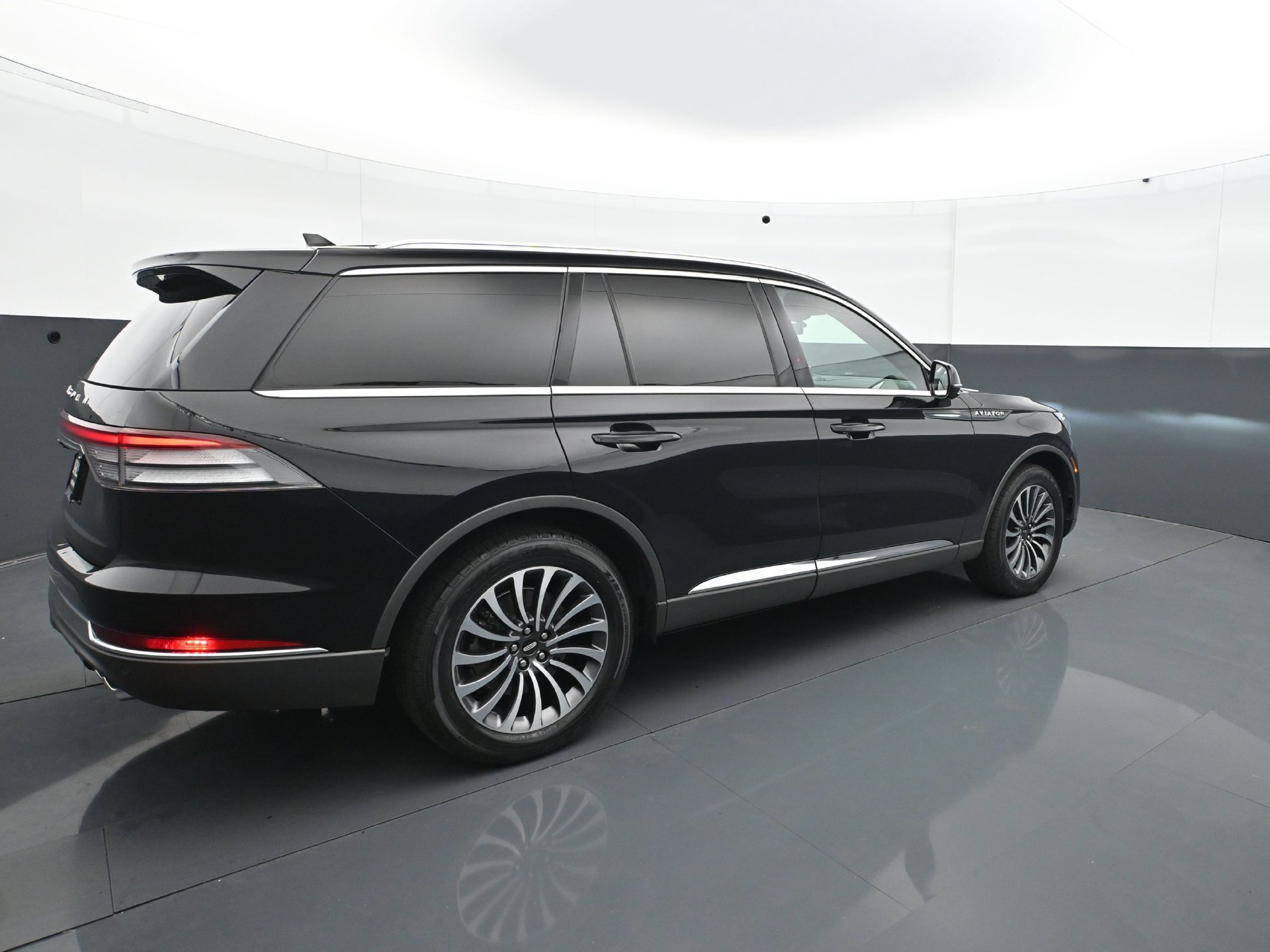 Used 2020 Lincoln Aviator Reserve w/ Class IV Trailer Tow Package AWD/4WD image 7