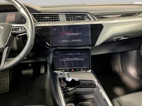 Used 2022 Audi e-tron Premium Plus w/ Premium Plus Package AWD/4WD image 9