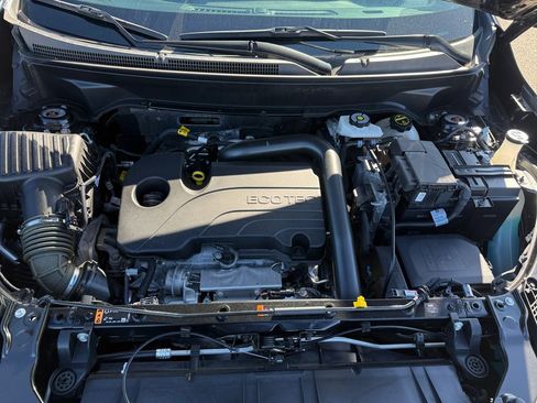 Used 2024 GMC Terrain SLT image 23