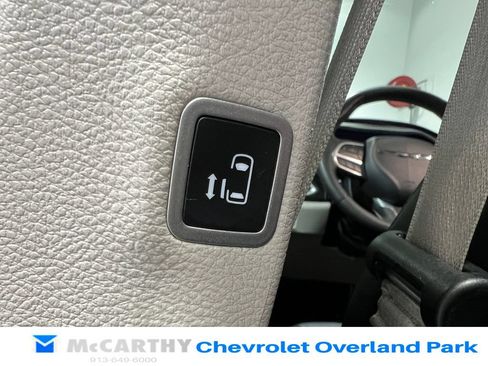 Used 2024 Chrysler Pacifica Touring-L FWD image 27