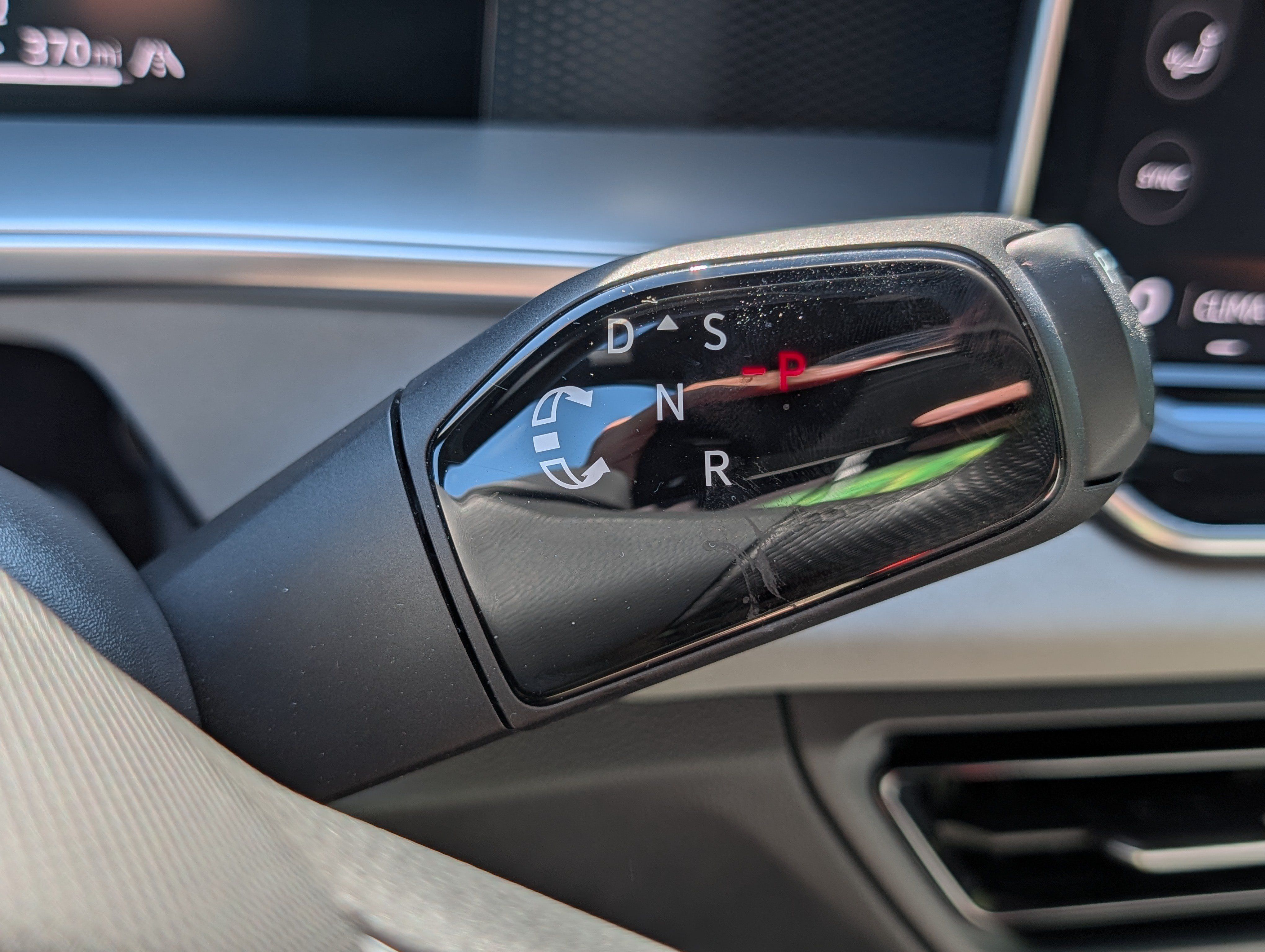 Certified 2026 Volkswagen Tiguan SE R-Line AWD/4WD image 24