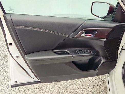 Used 2017 Honda Accord Sport image 10