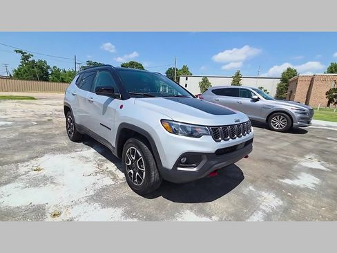 Used 2024 Jeep Compass Trailhawk AWD/4WD image 46