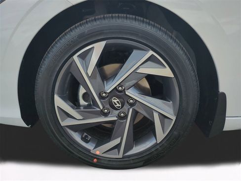 New 2026 Hyundai Elantra Limited image 11