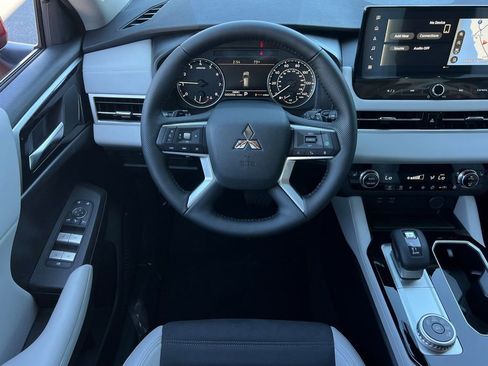New 2026 Mitsubishi Outlander SE FWD image 15