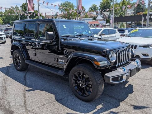 Used 2022 Jeep Wrangler Unlimited Sahara AWD/4WD image 4