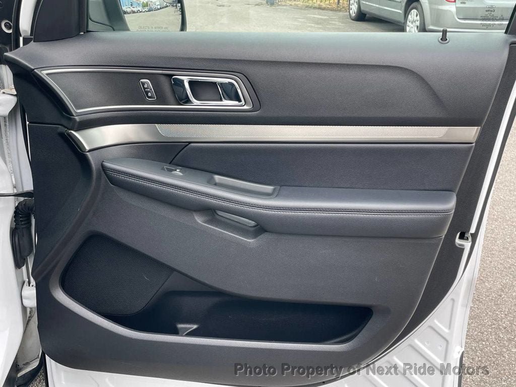 Used 2018 Ford Explorer XLT FWD image 27