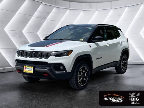 Used 2025 Jeep Compass Trailhawk AWD/4WD image 1