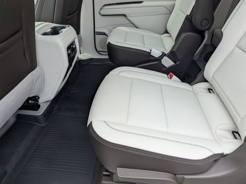 Certified 2025 GMC Acadia Denali w/ Super Cruise Package FWD image 23