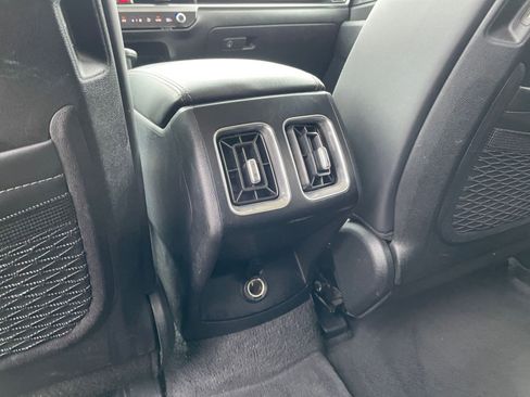Used 2024 Kia Sorento S image 25