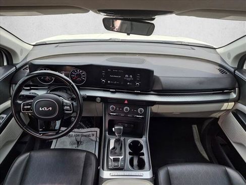 Used 2022 Kia Carnival LX FWD image 16