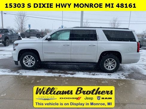 Used 2017 Chevrolet Suburban LT image 9