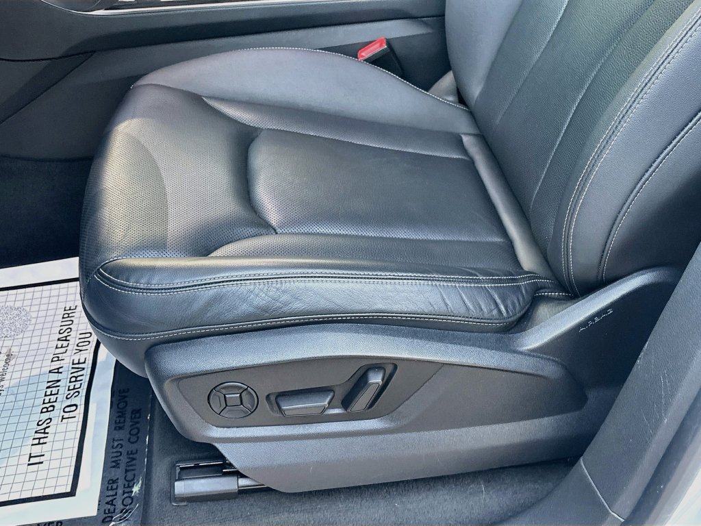Used 2021 Audi Q8 Prestige w/ Prestige Package AWD/4WD image 19