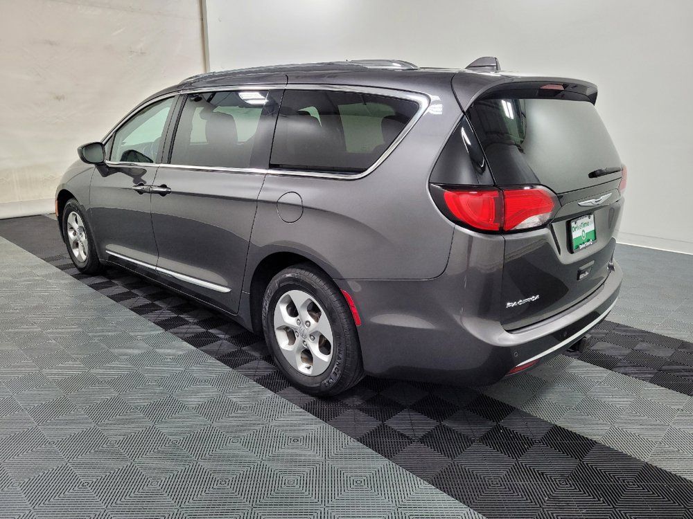 Used 2017 Chrysler Pacifica Touring-L Plus FWD image 3