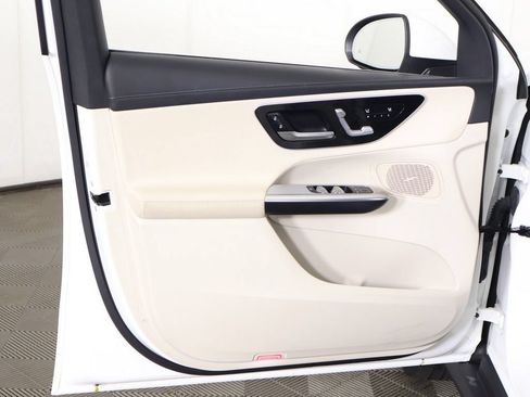 Used 2023 Mercedes-Benz GLC 300 4MATIC image 25