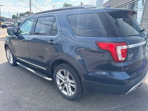 Used 2017 Ford Explorer XLT w/ Equipment Group 201A AWD/4WD image 8