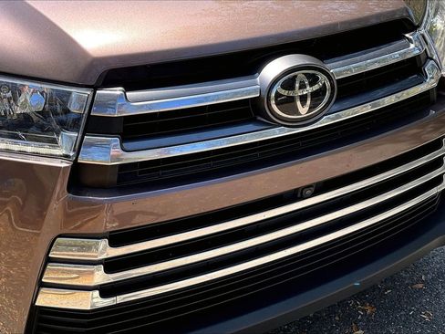 Used 2017 Toyota Highlander Limited Platinum image 33