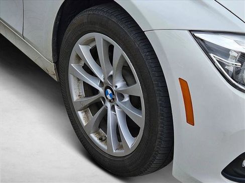 Used 2018 BMW 320i Sedan w/ Premium Package image 5