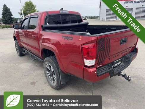 Used 2016 Toyota Tacoma TRD Sport AWD/4WD image 7