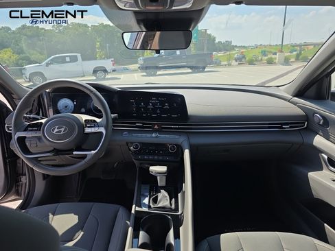 New 2025 Hyundai Elantra SEL image 11