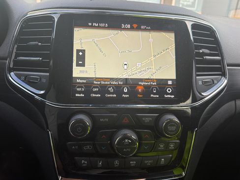 Used 2021 Jeep Grand Cherokee Laredo X AWD/4WD image 17
