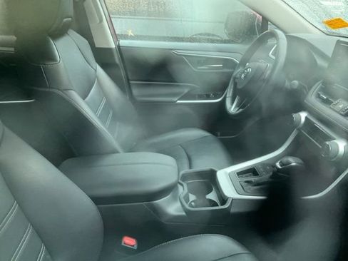 Used 2020 Toyota RAV4 XLE Premium FWD image 5