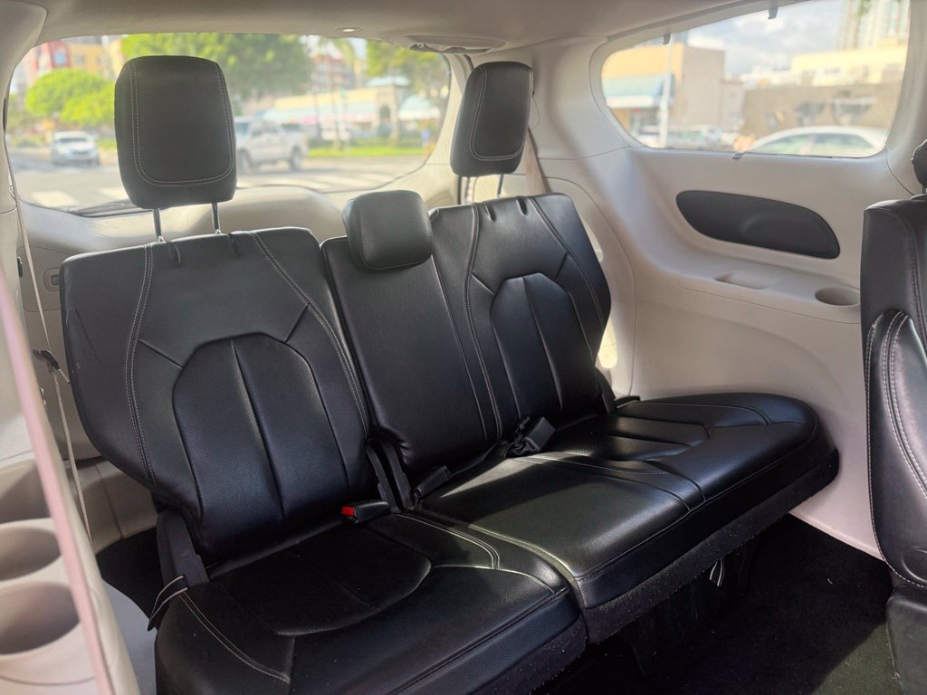 Used 2022 Chrysler Pacifica Touring-L FWD image 14