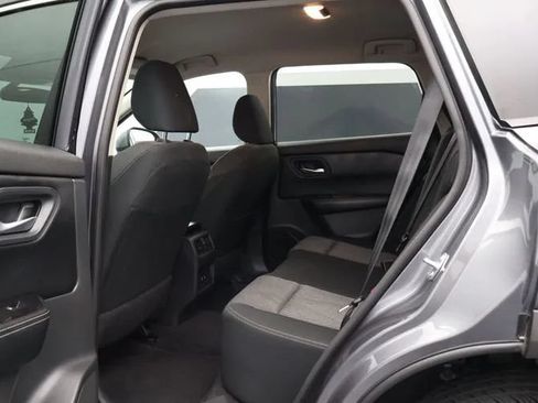 Used 2025 Nissan Rogue SV FWD image 15