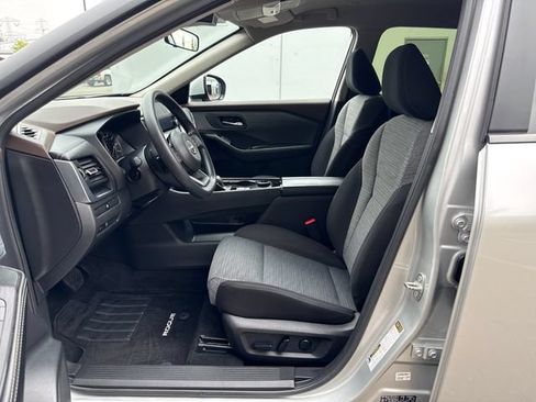 Used 2023 Nissan Rogue SV AWD/4WD image 16