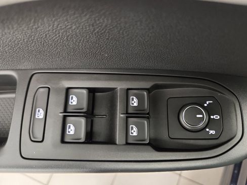 New 2026 Volkswagen Taos S image 9