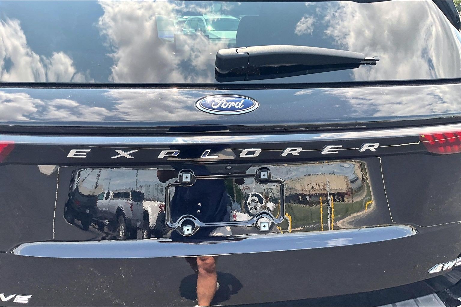 Used 2025 Ford Explorer Active w/ Active Comfort Package AWD/4WD image 32