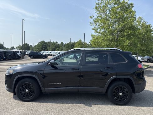 Used 2020 Jeep Cherokee Latitude FWD image 4
