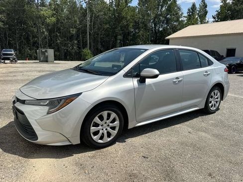 Used 2024 Toyota Corolla LE FWD image 12