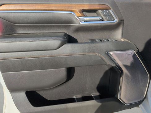 Used 2024 Chevrolet Silverado 2500 High Country w/ High Country Premium Package image 11