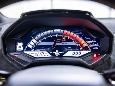 Used 2018 Lamborghini Huracan Performante image 39