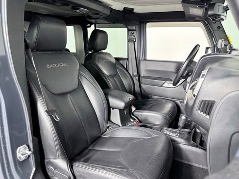 Used 2016 Jeep Wrangler Unlimited Sahara w/ Connectivity Group image 12